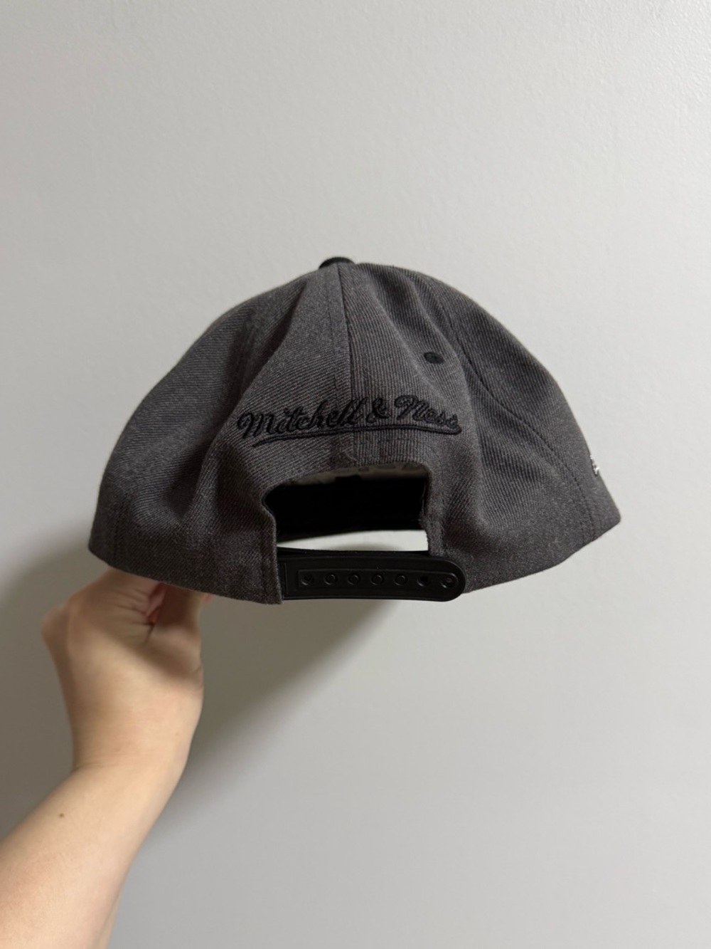 Mitchell & Ness LA Kings Snapback Hat - Picture 6 of 11